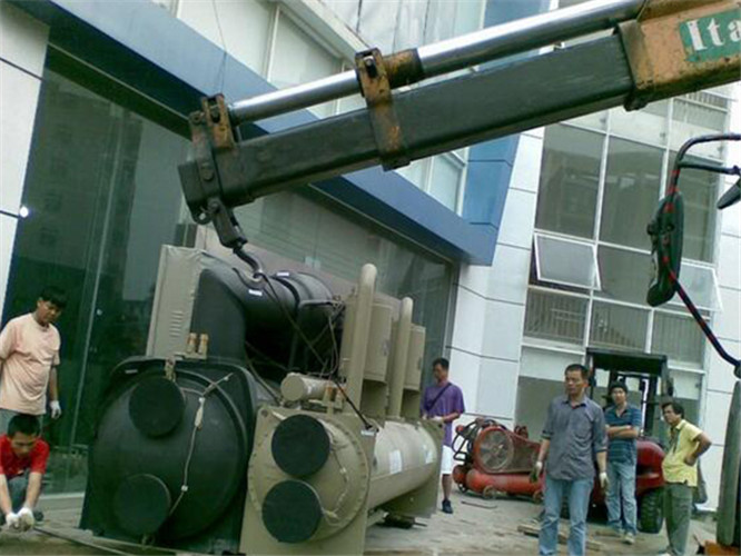 富民县随车吊和汽车吊的核心区别是什么？哪种更省钱？